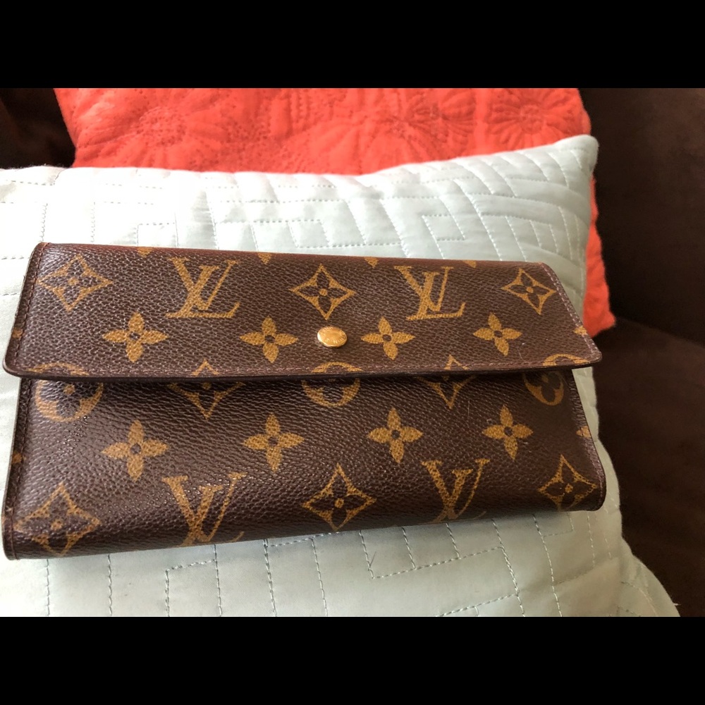 Great condition genuine LV wallet,  gently used